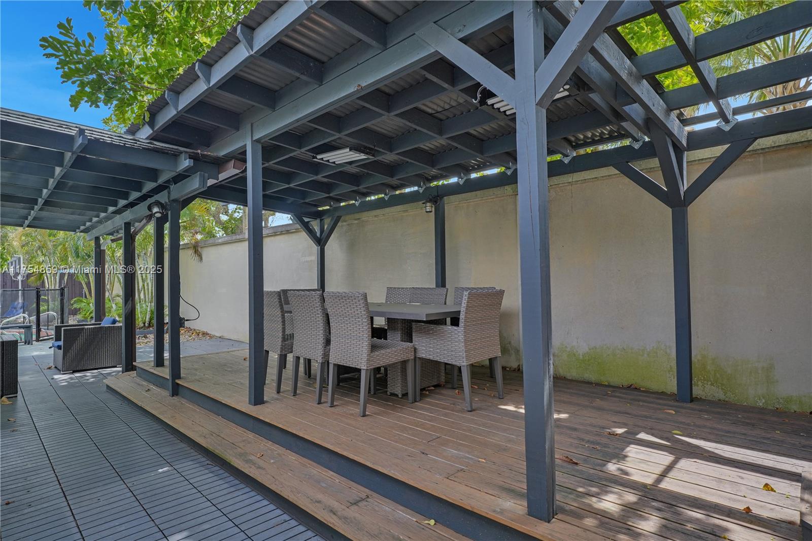 810 NE 182nd St, North Miami Beach, Florida image 31