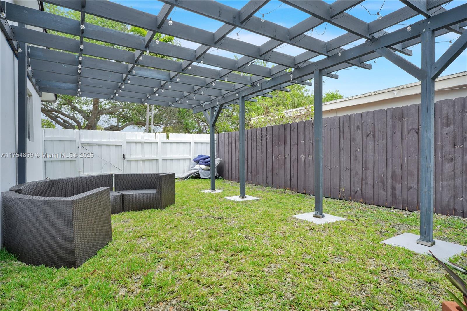 810 NE 182nd St, North Miami Beach, Florida image 36