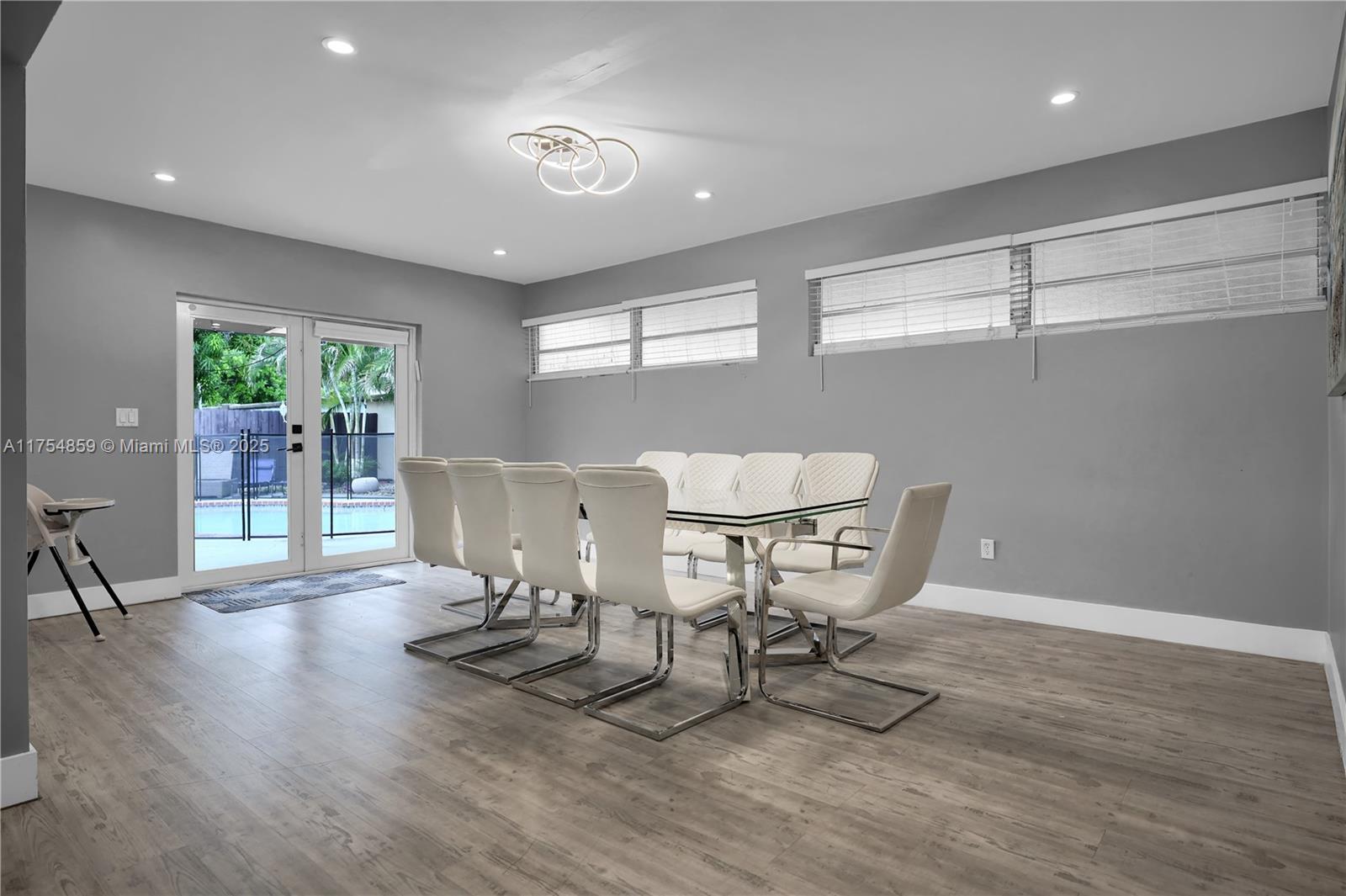 810 NE 182nd St, North Miami Beach, Florida image 4