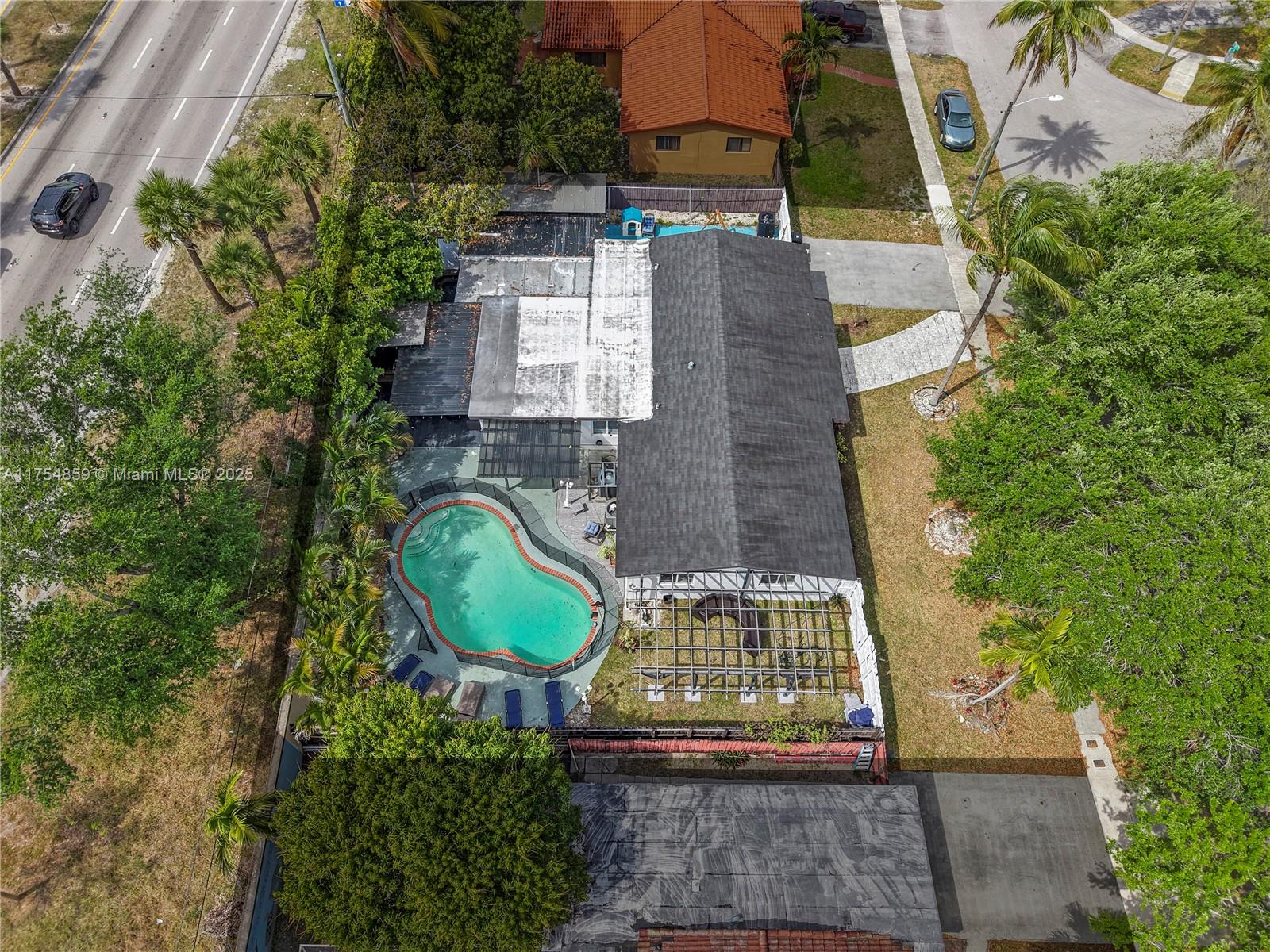 810 NE 182nd St, North Miami Beach, Florida image 40
