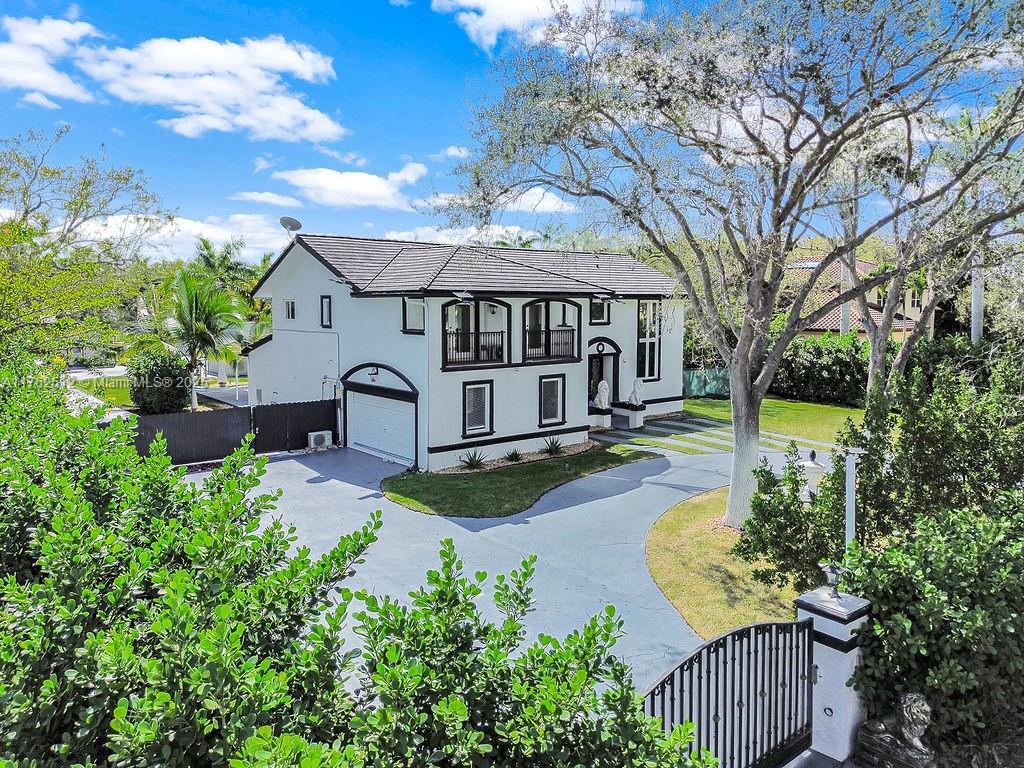 7830 SW 120th St, Pinecrest, Florida image 2