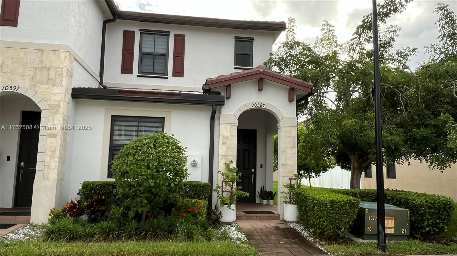 10587 W 33rd Ct #10587, Hialeah, Florida image 2