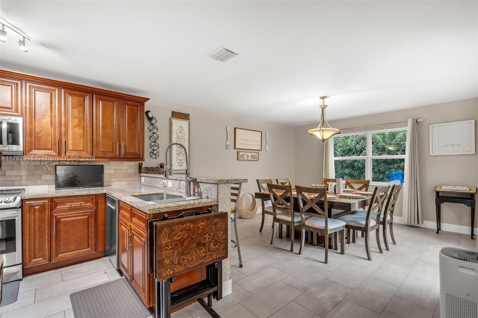 6600 NW 38th Dr, Lauderhill, Florida image 7