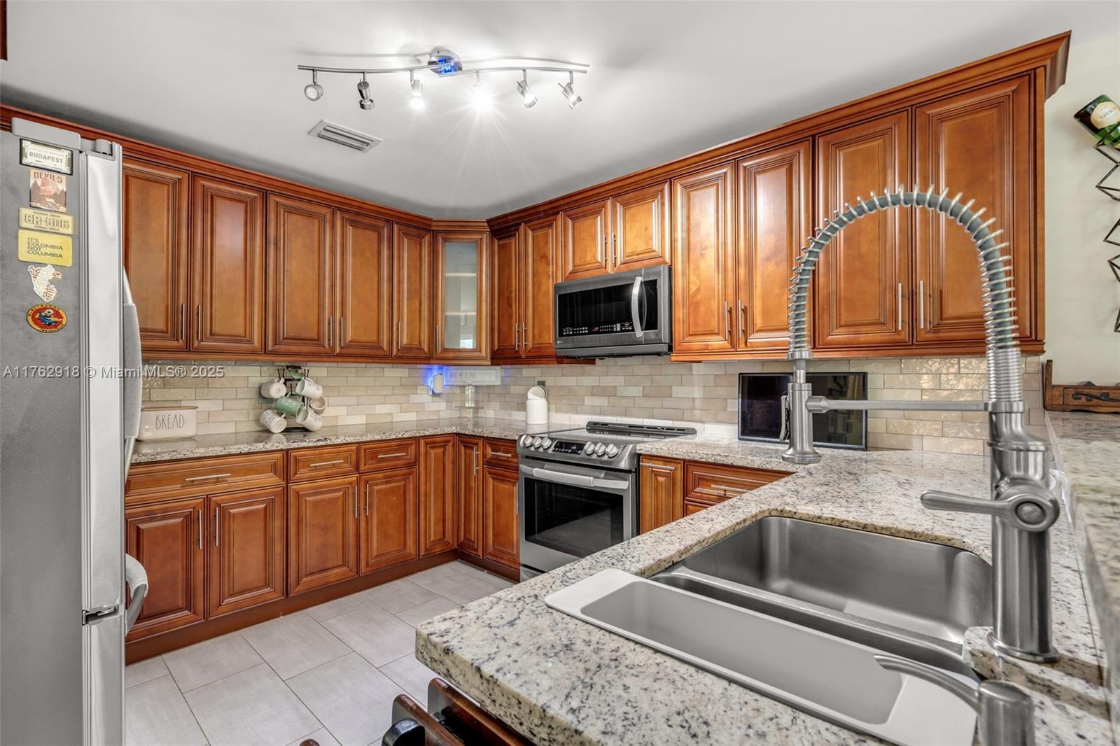 6600 NW 38th Dr, Lauderhill, Florida image 8