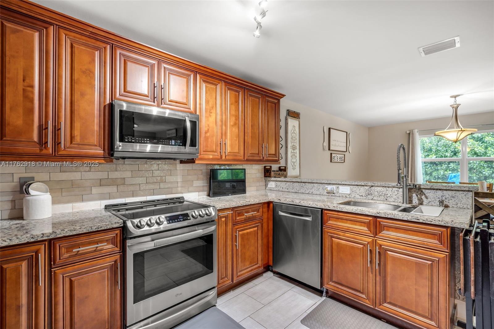 6600 NW 38th Dr, Lauderhill, Florida image 9