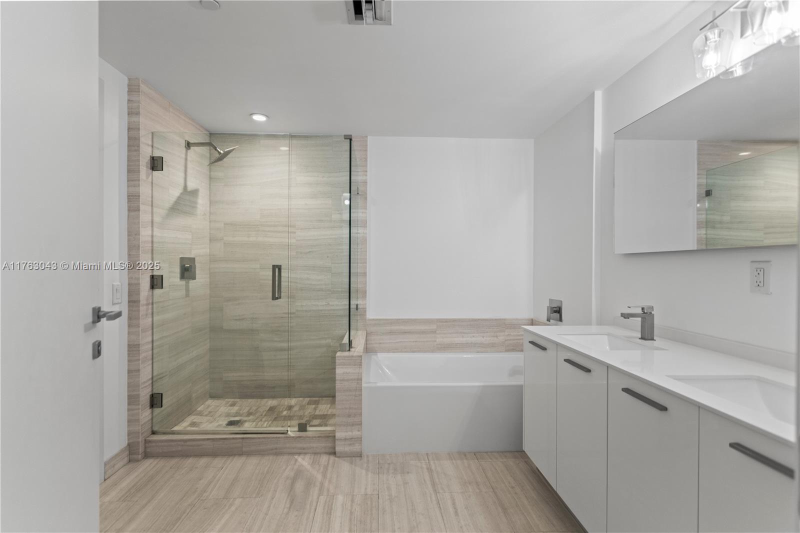 1300 Brickell Bay Dr #603, Miami FL 33131