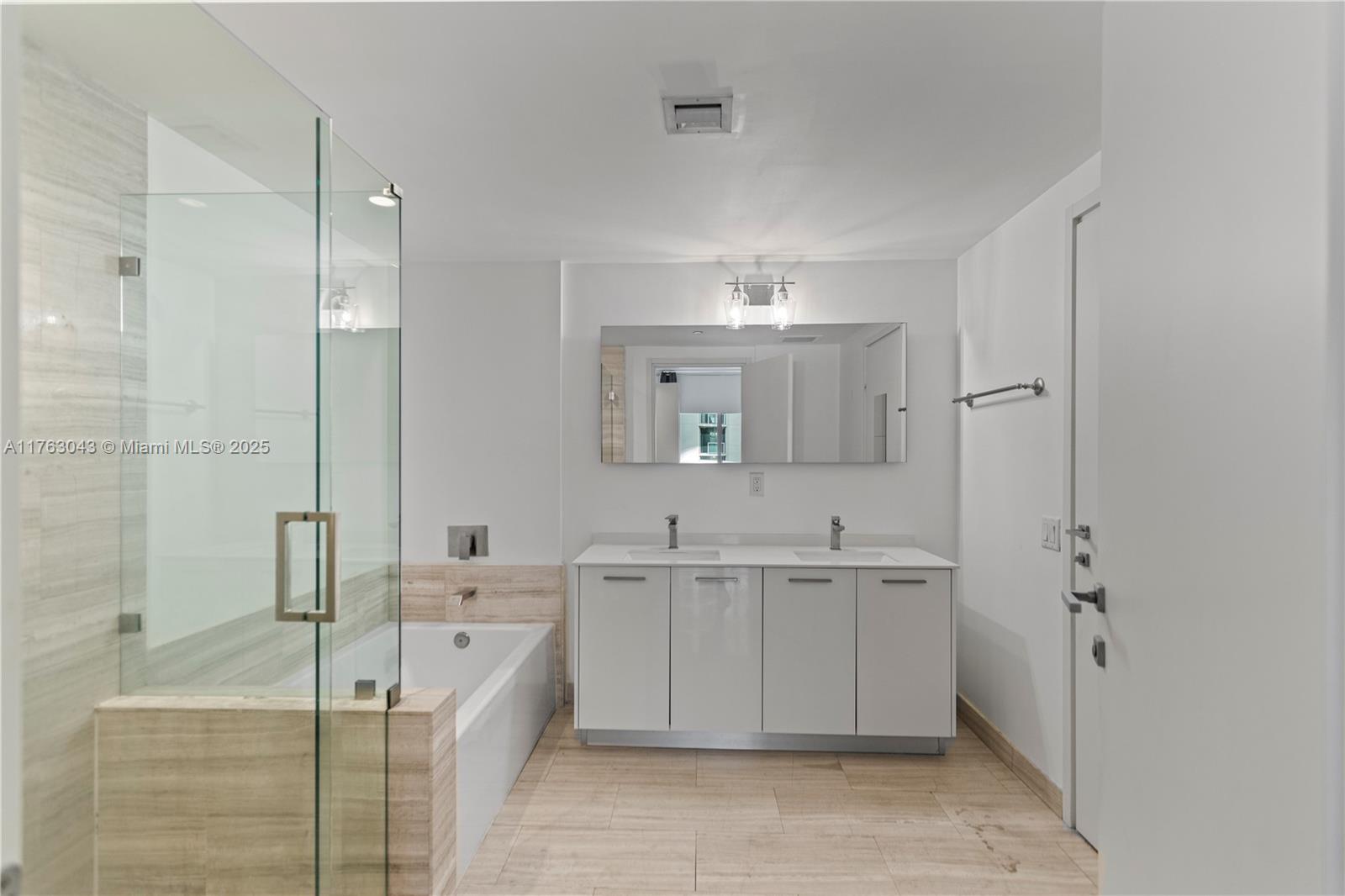 1300 Brickell Bay Dr #603, Miami FL 33131