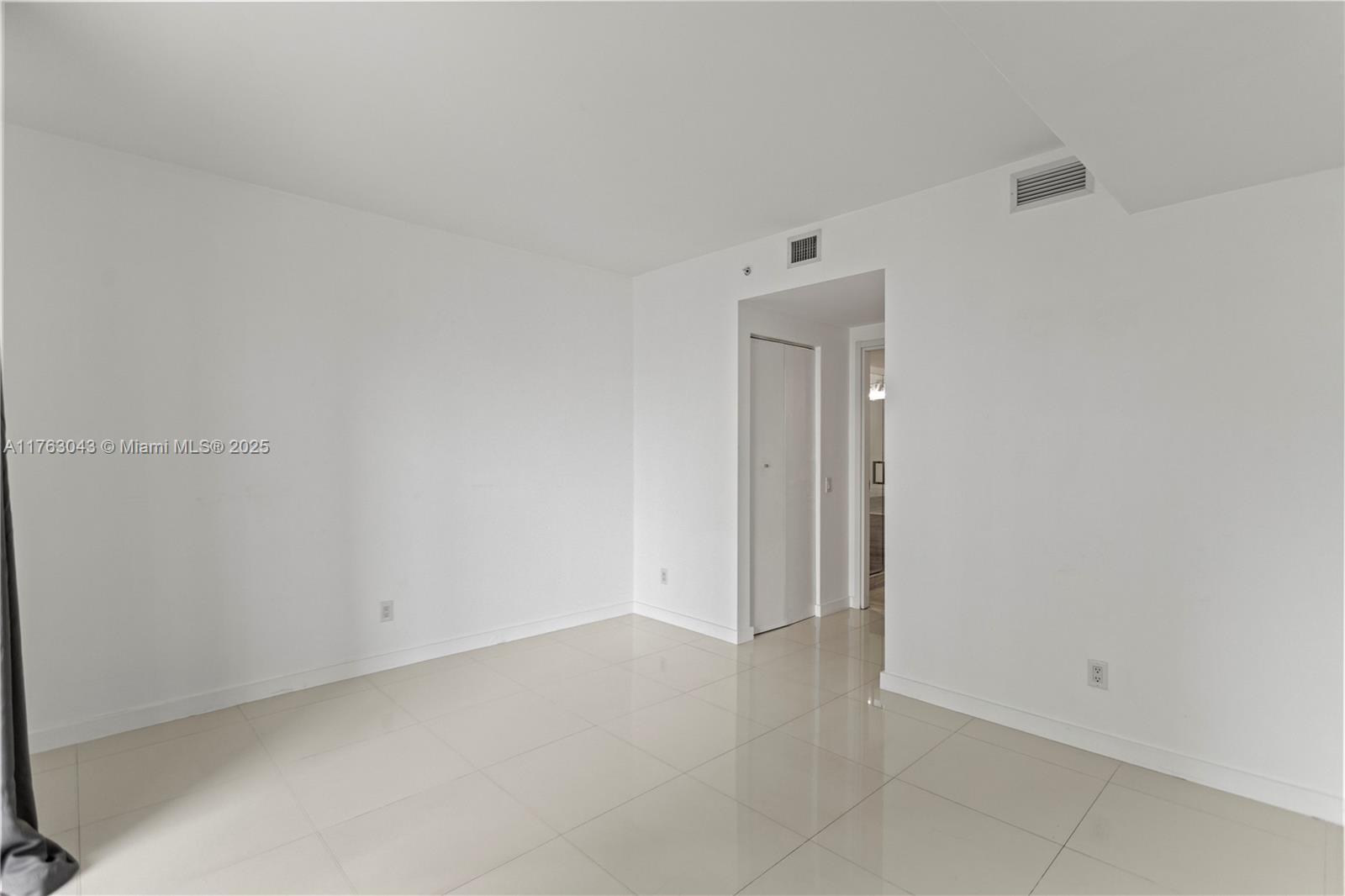 1300 Brickell Bay Dr #603, Miami FL 33131
