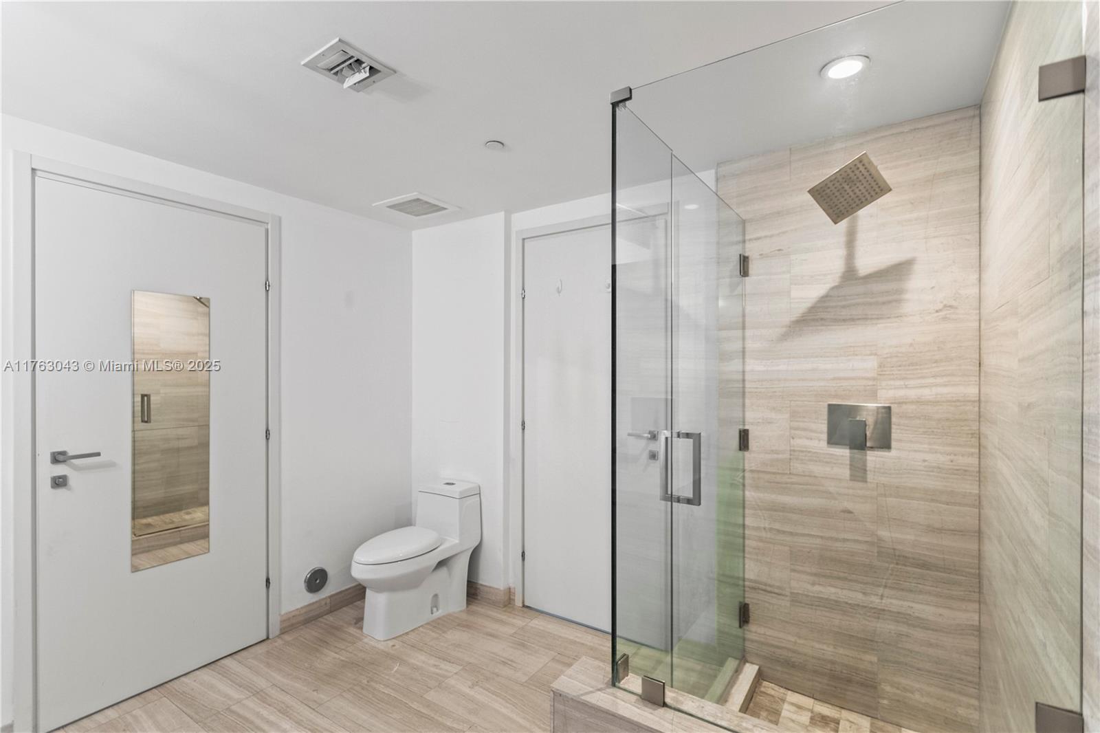 1300 Brickell Bay Dr #603, Miami FL 33131