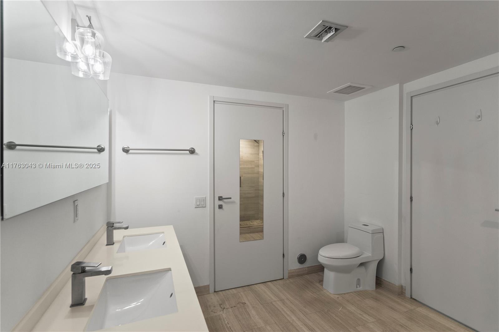 1300 Brickell Bay Dr #603, Miami FL 33131