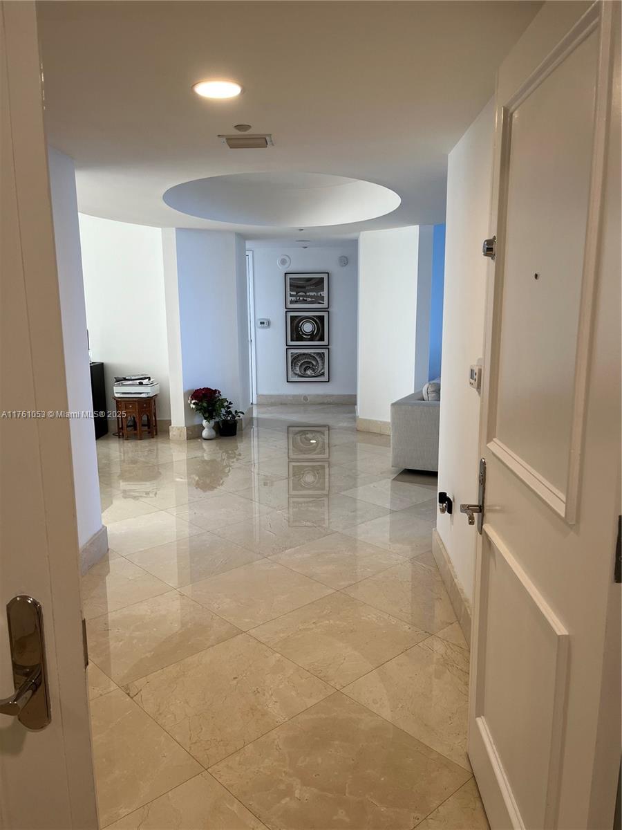 Apartamento para Alugar em Sunny Isles Beach, FL