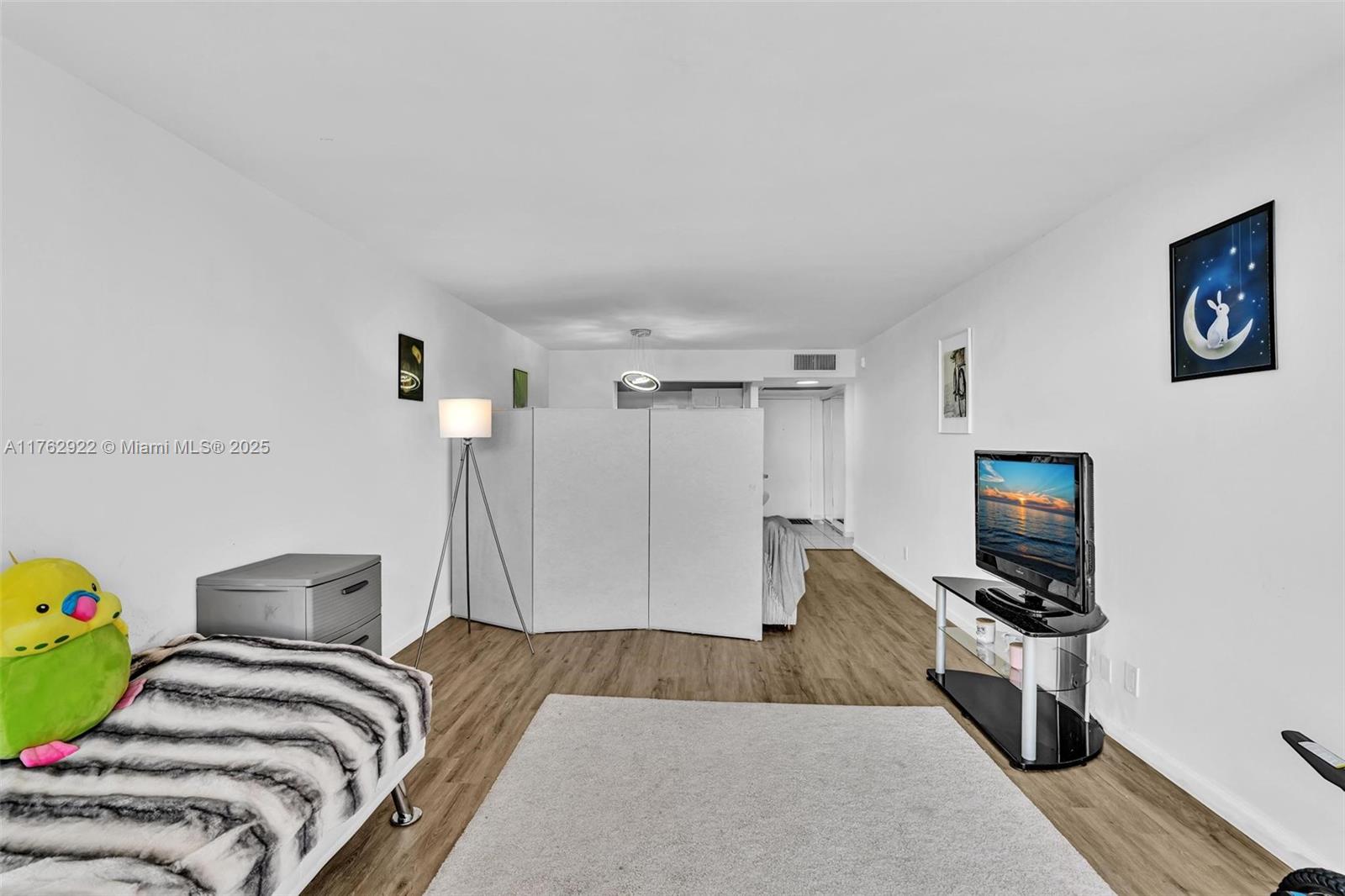 Listing Photo 10