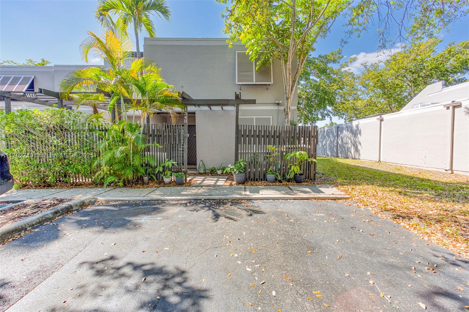 1548 NW 113th Way, Pembroke Pines, Florida image 2