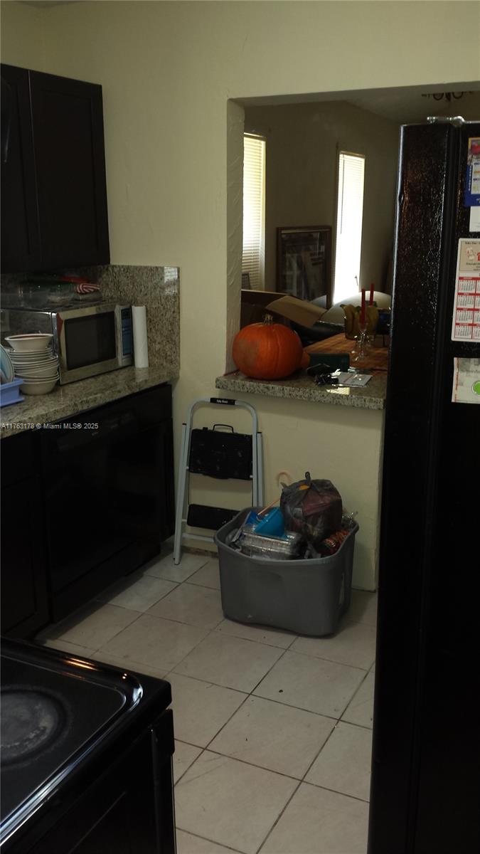 27 SW 7th St, Hallandale Beach, Florida image 8