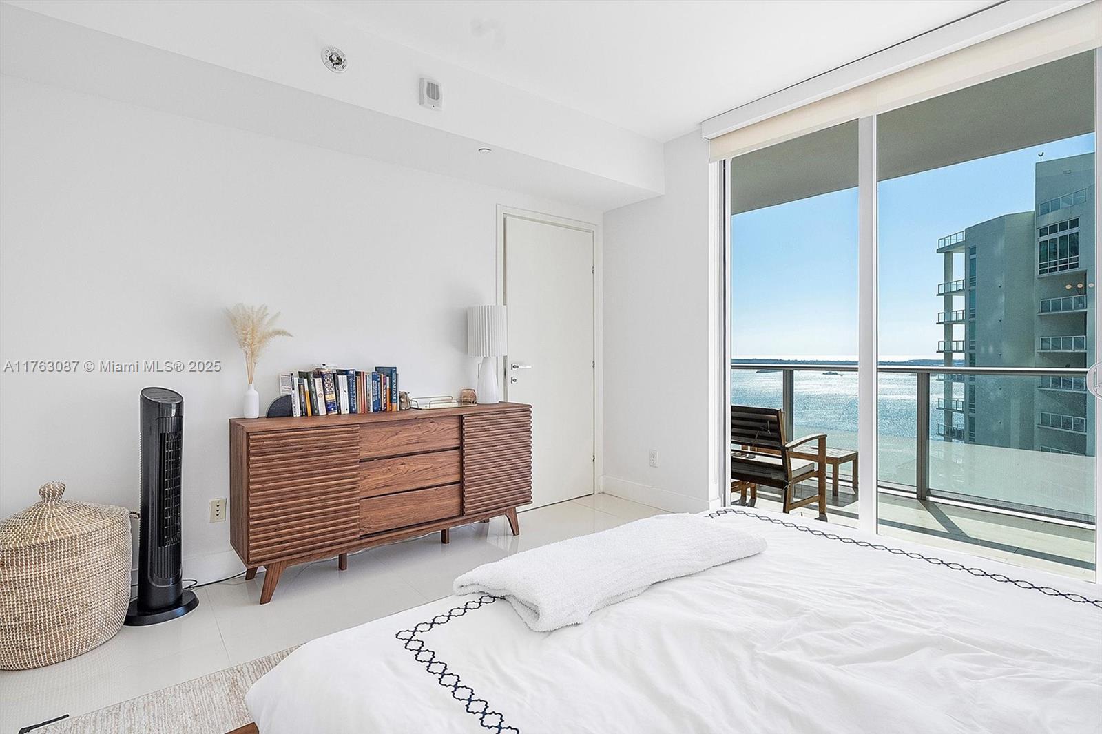 1300 Brickell Bay Dr #2404, Miami FL 33131