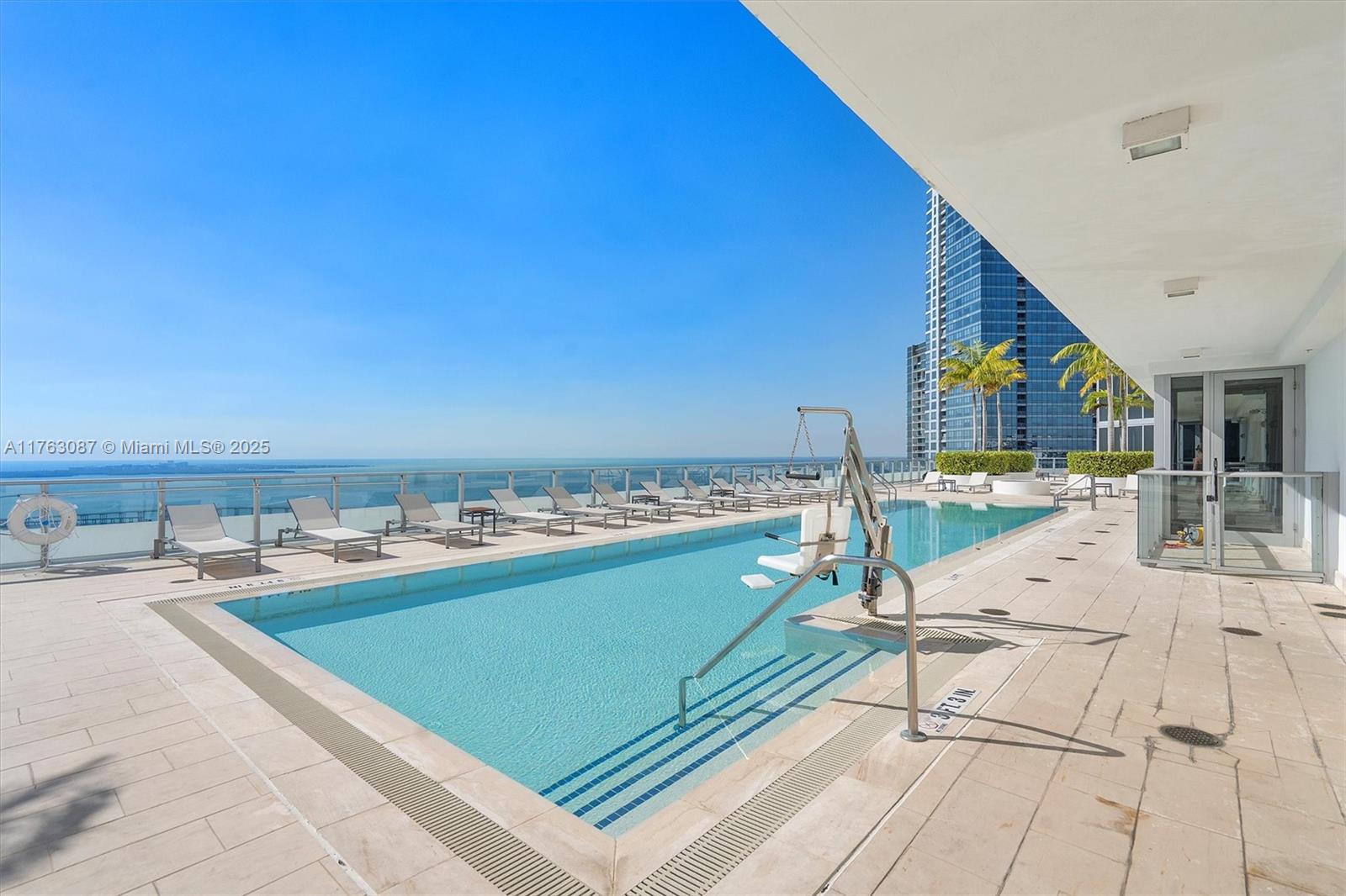1300 Brickell Bay Dr #2404, Miami FL 33131