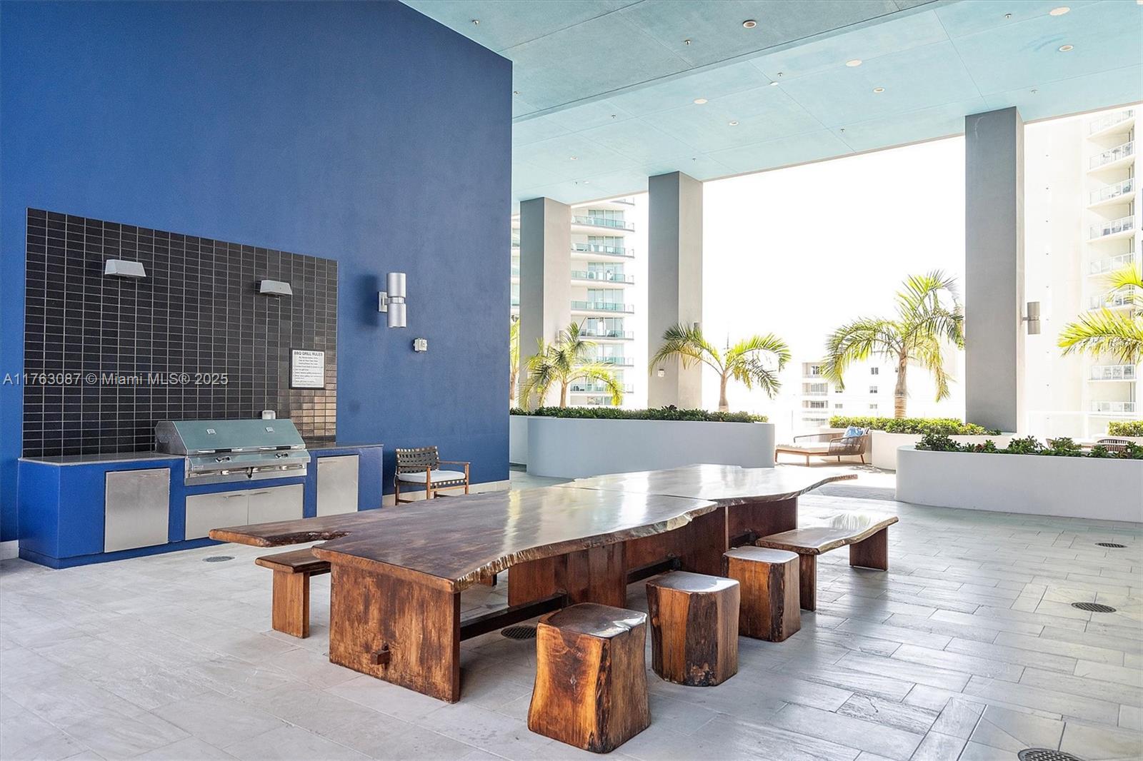 1300 Brickell Bay Dr #2404, Miami FL 33131