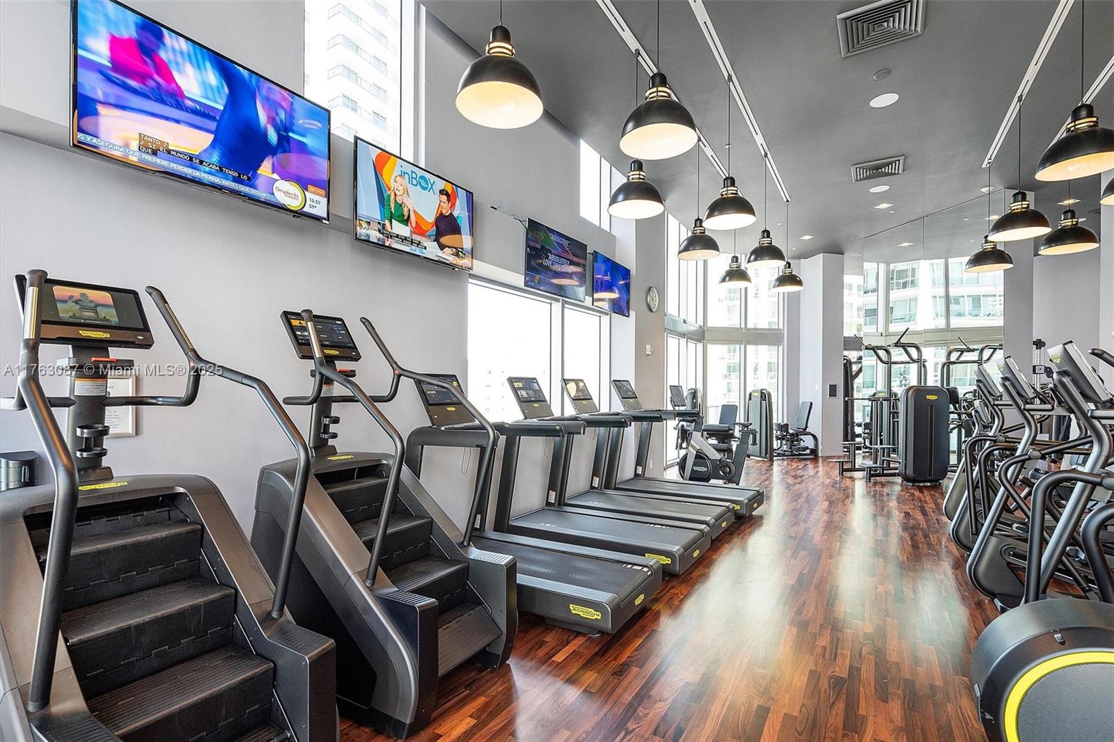 1300 Brickell Bay Dr #2404, Miami FL 33131