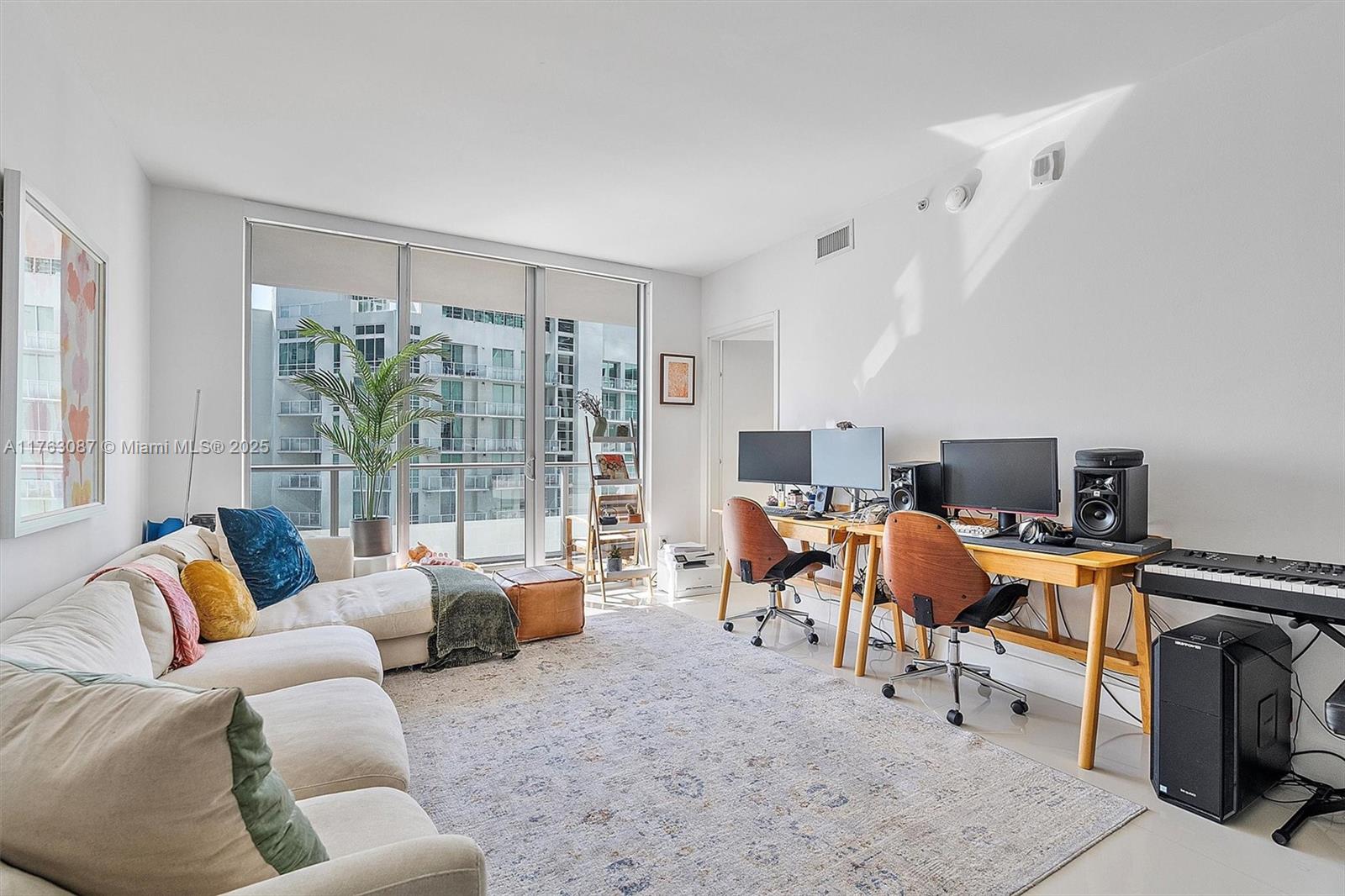 1300 Brickell Bay Dr #2404, Miami FL 33131