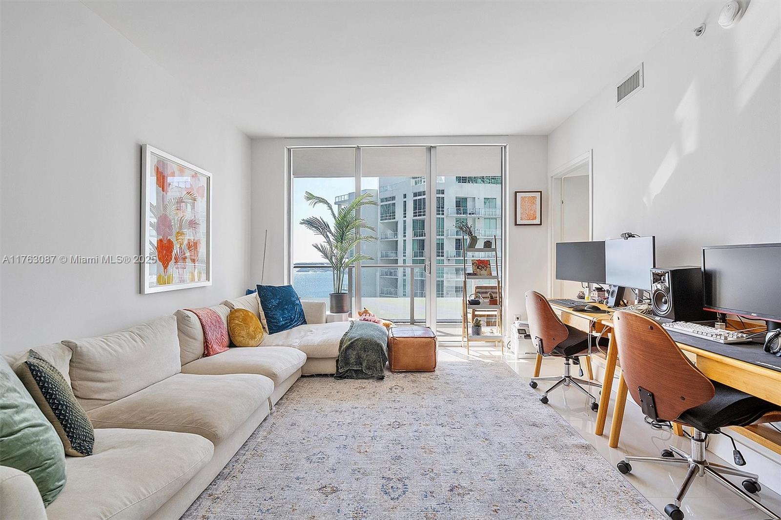1300 Brickell Bay Dr #2404, Miami FL 33131