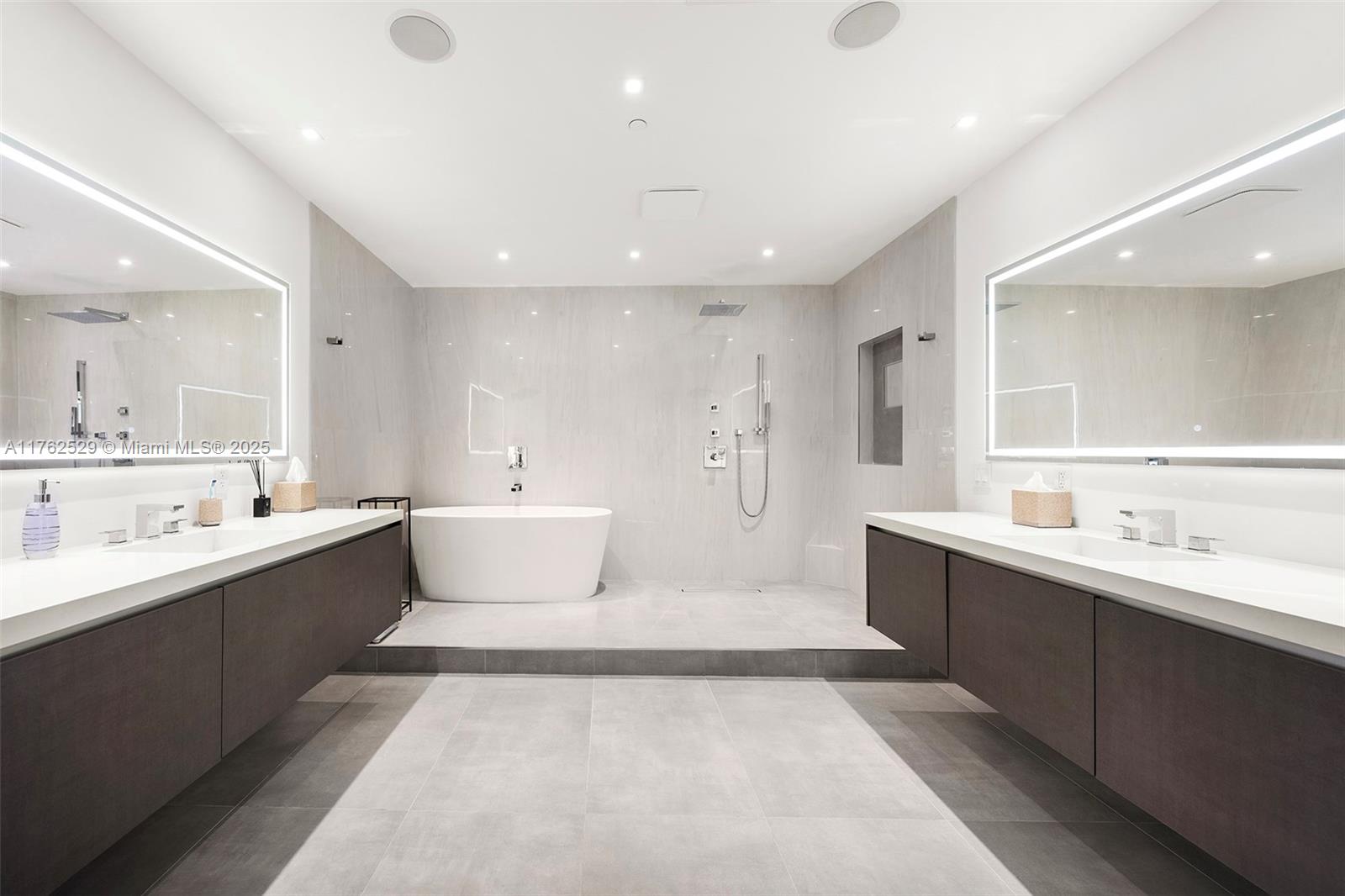 3250 NE 188th St #704, Aventura, Florida image 31