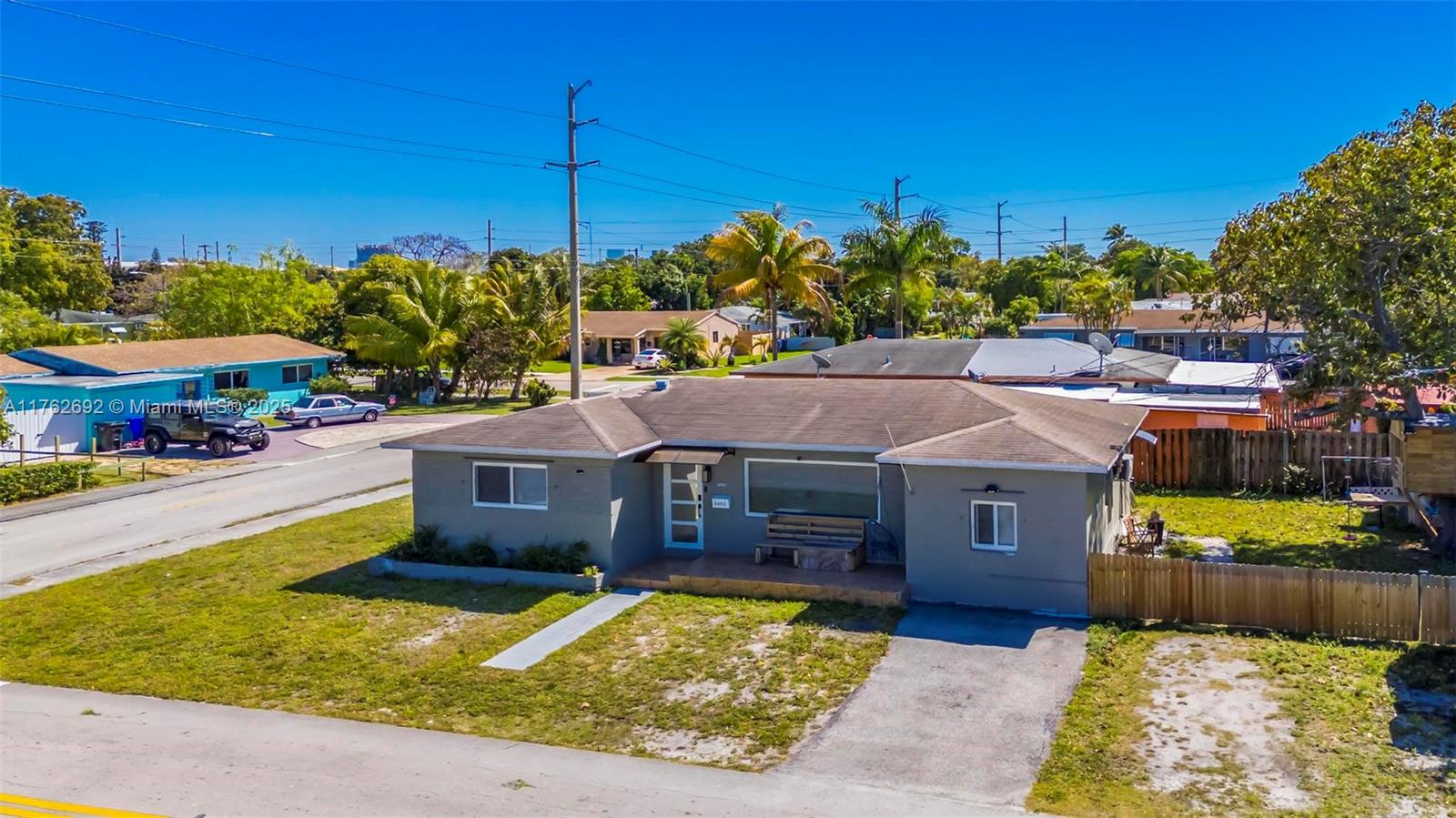2402 Plunkett St, Hollywood, Florida image 26