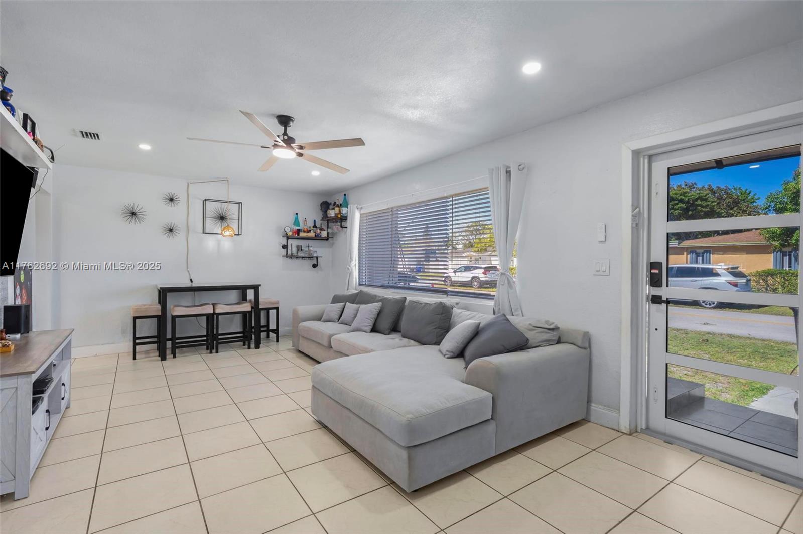 2402 Plunkett St, Hollywood, Florida image 6