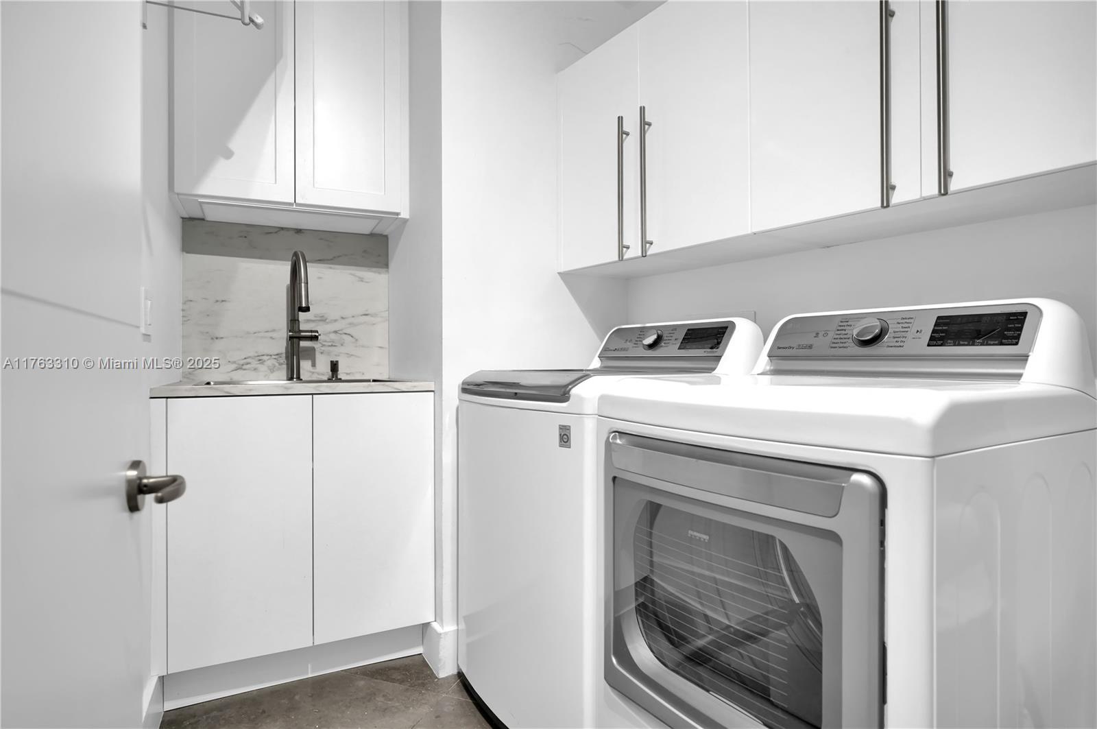 901 Brickell Key Blvd #3208, Miami FL 33131