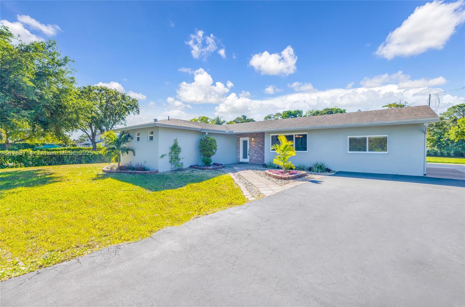 13390 SW 26th St, Davie, Florida image 2
