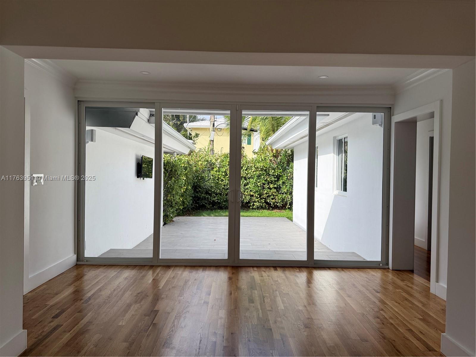 Listing Photo 12
