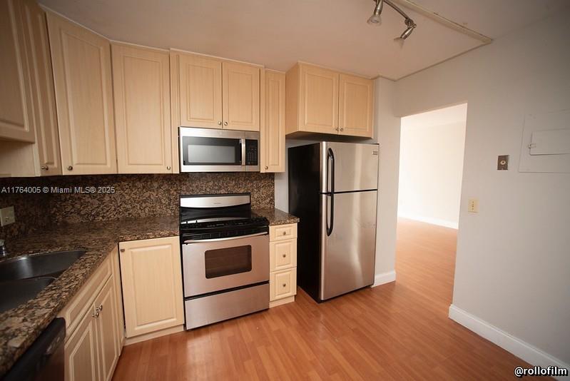 Listing Photo 11