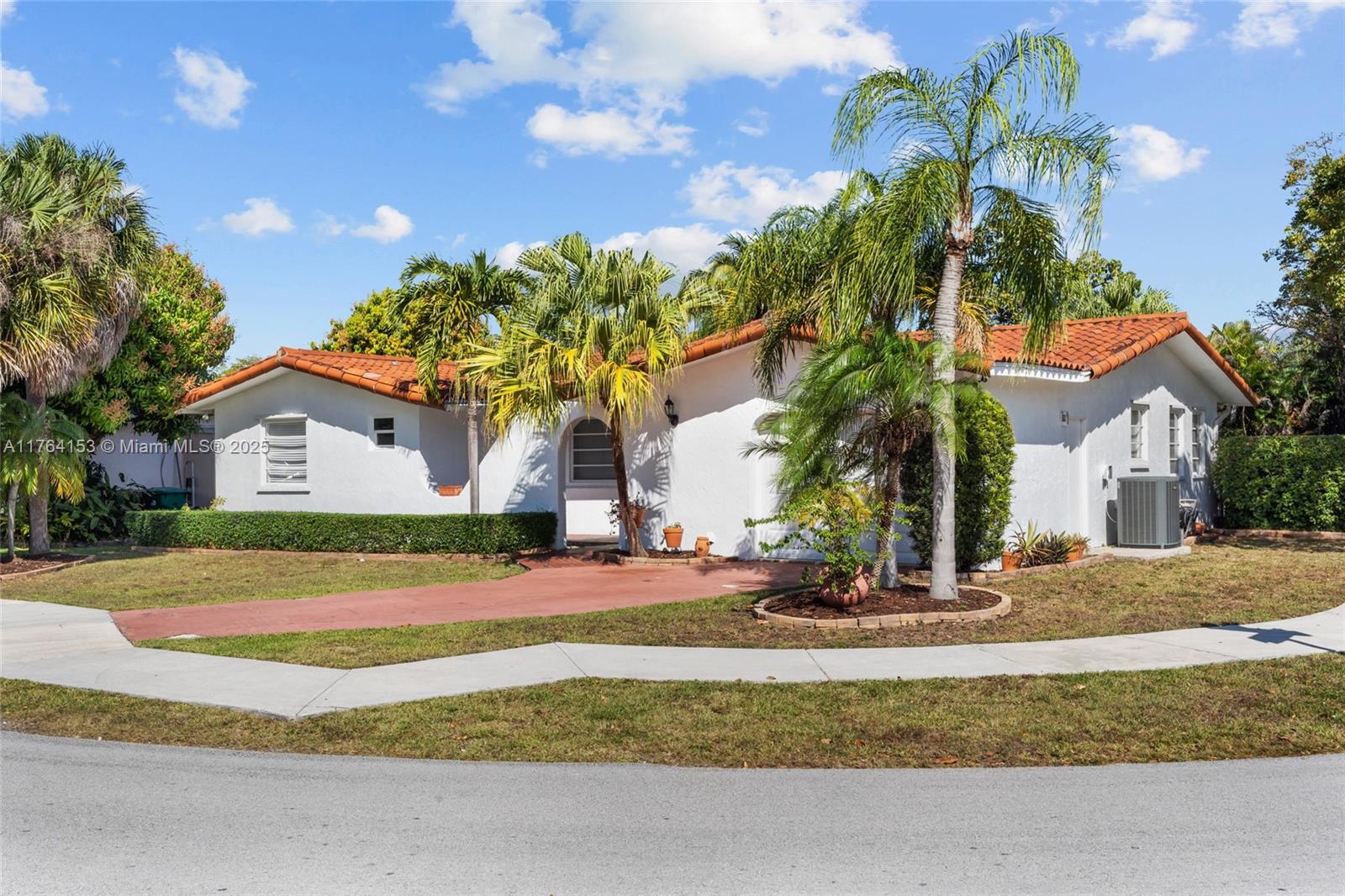 16665 SW 93rd Ct  For Sale A11764153, FL