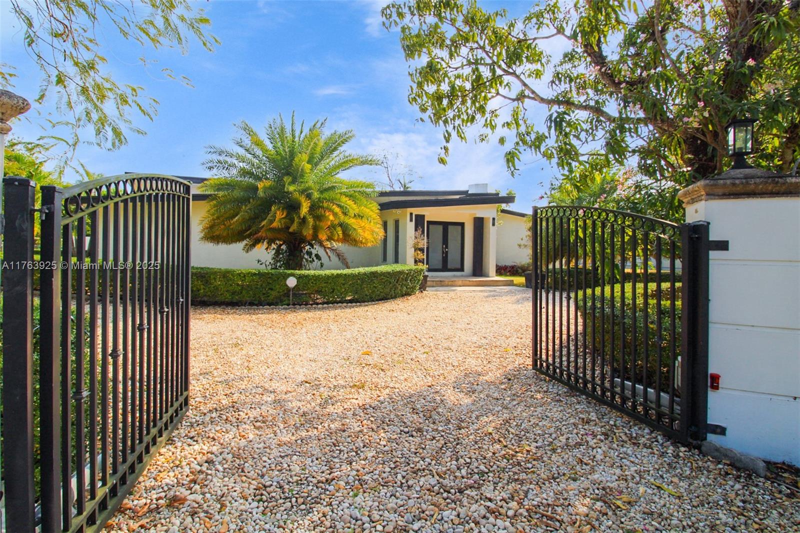 8540 SW 122nd St  For Sale A11763925, FL