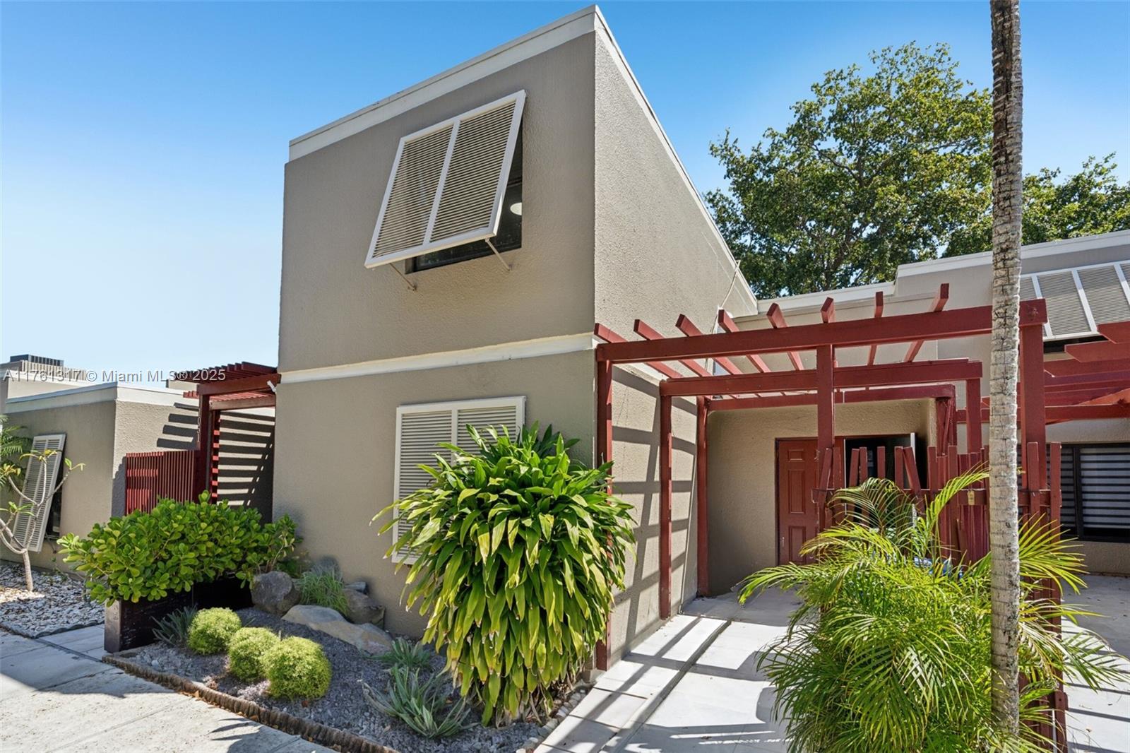 1041 N Hiatus Road, Pembroke Pines, Florida image 2