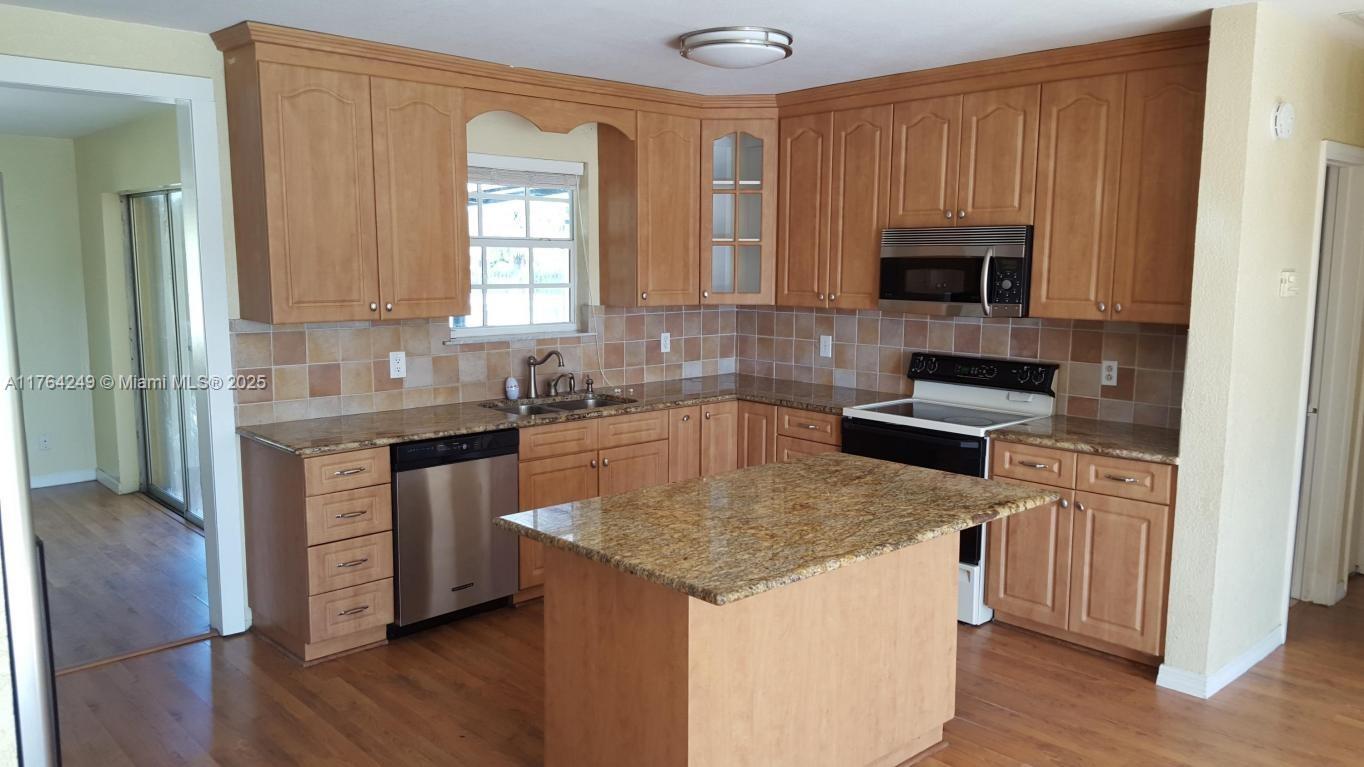 3961 Park Ln, Palm Springs, Florida image 3