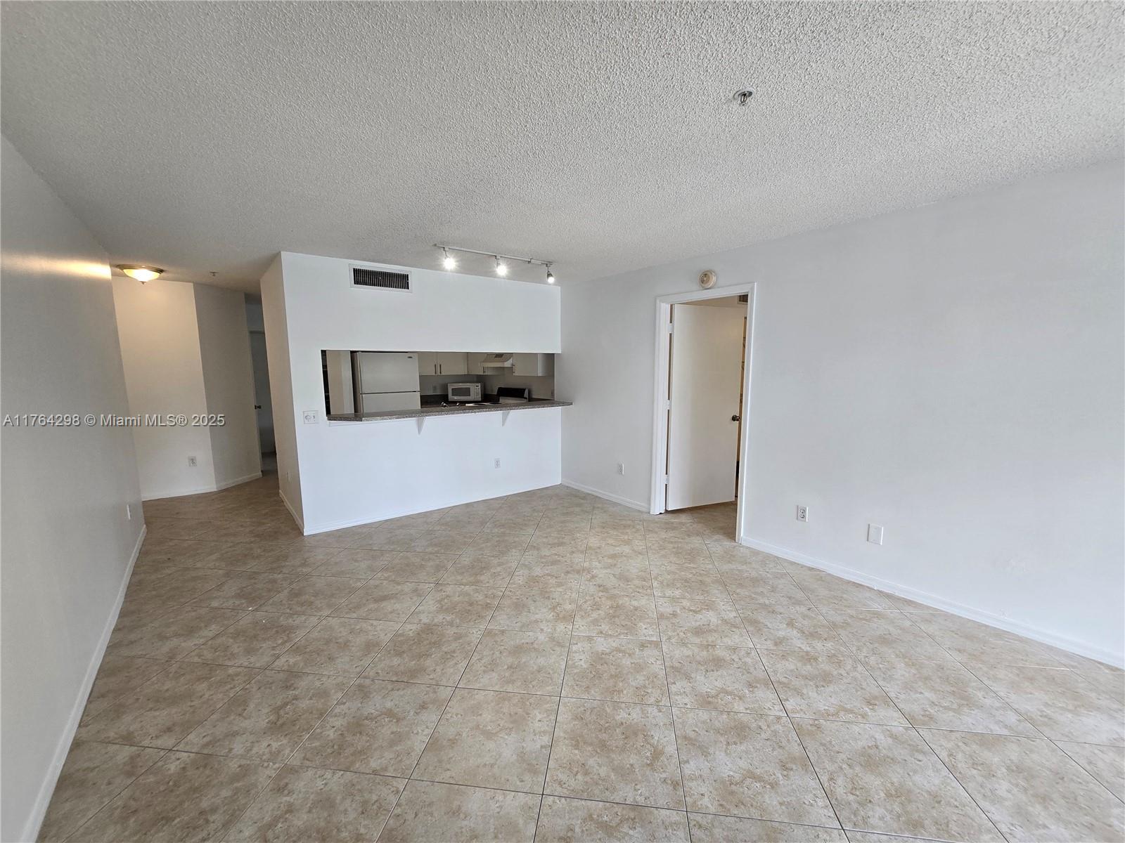 410 S Park Rd #1-302, Hollywood, Florida image 3