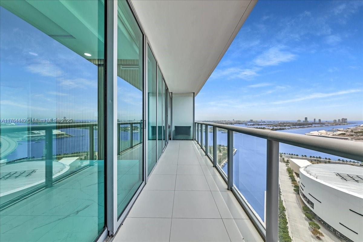 888 Biscayne Blvd #3504, Miami FL 33132