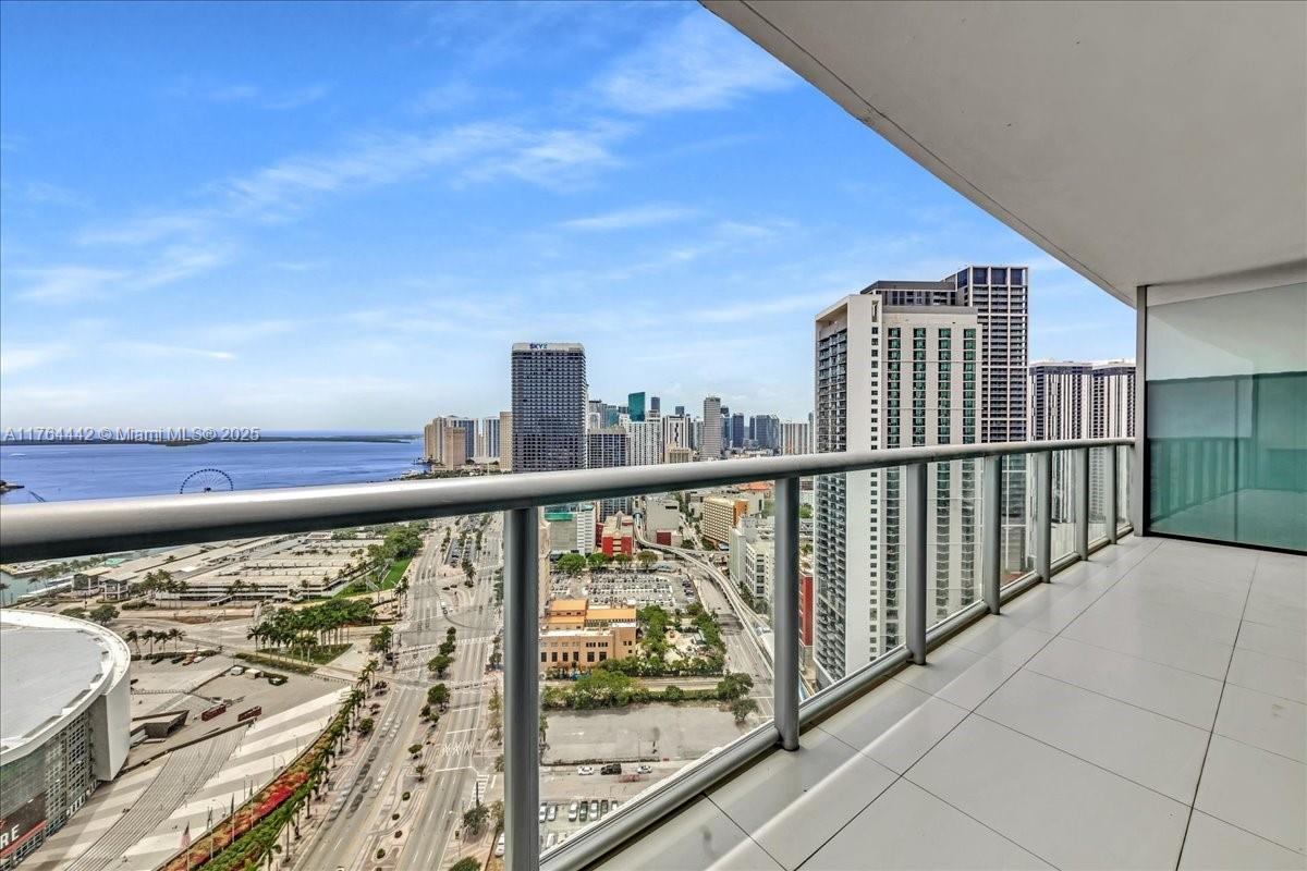 888 Biscayne Blvd #3504, Miami FL 33132