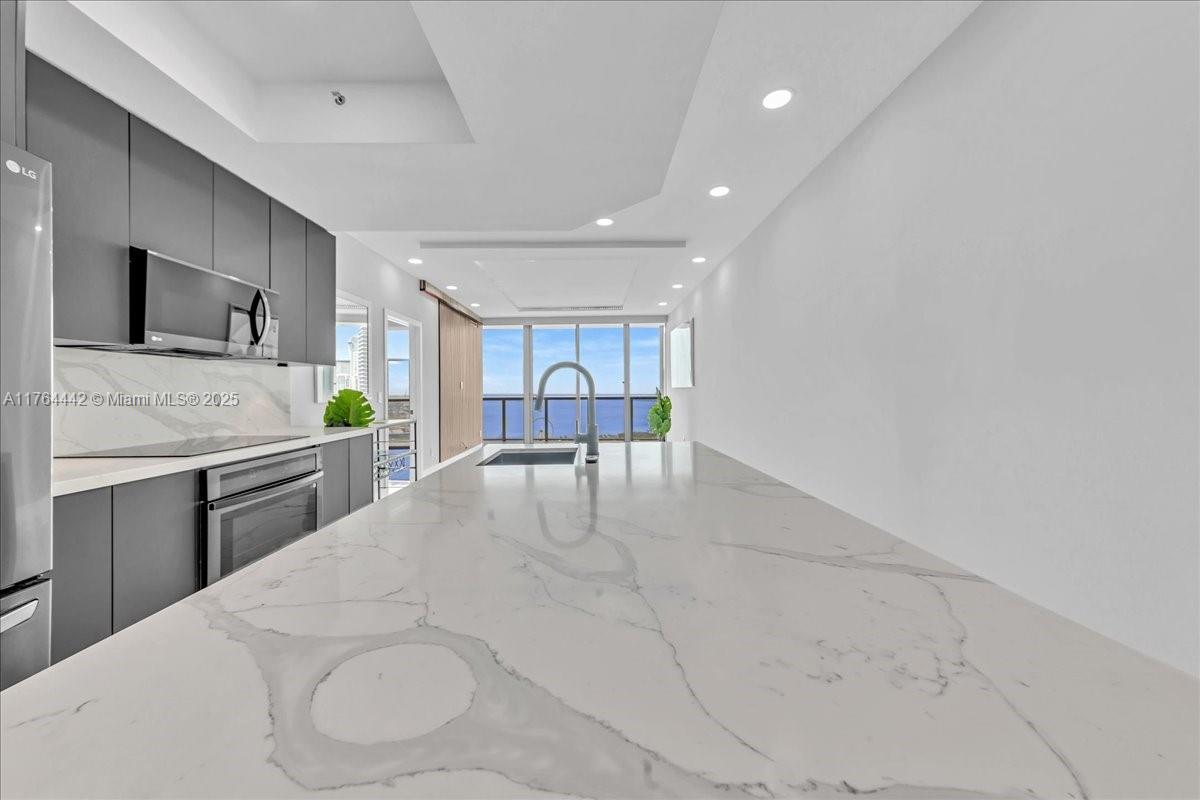 888 Biscayne Blvd #3504, Miami FL 33132