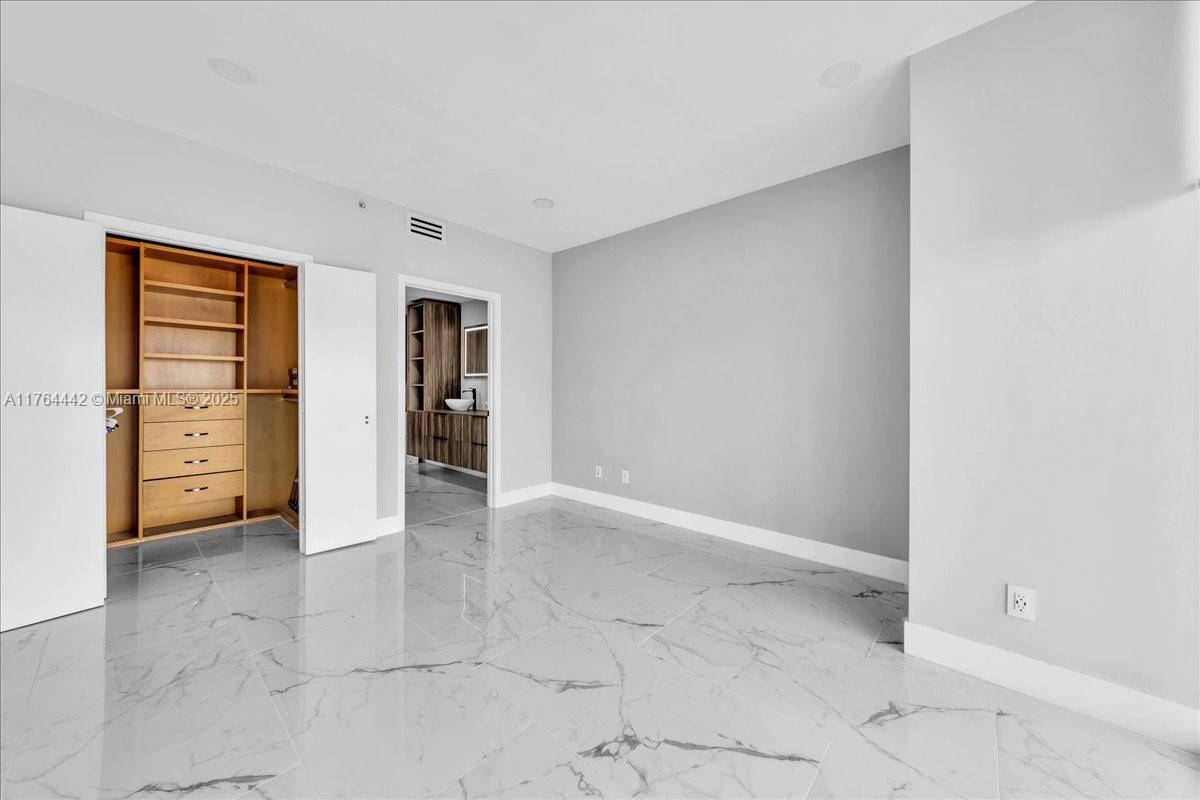 888 Biscayne Blvd #3504, Miami FL 33132