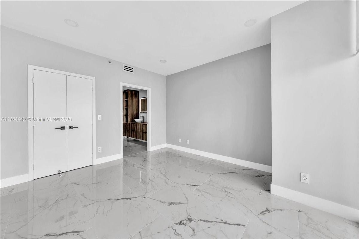 888 Biscayne Blvd #3504, Miami FL 33132
