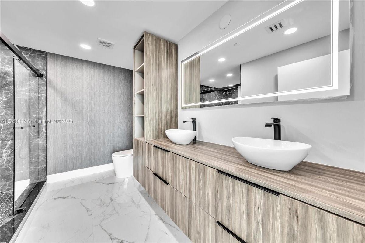 888 Biscayne Blvd #3504, Miami FL 33132