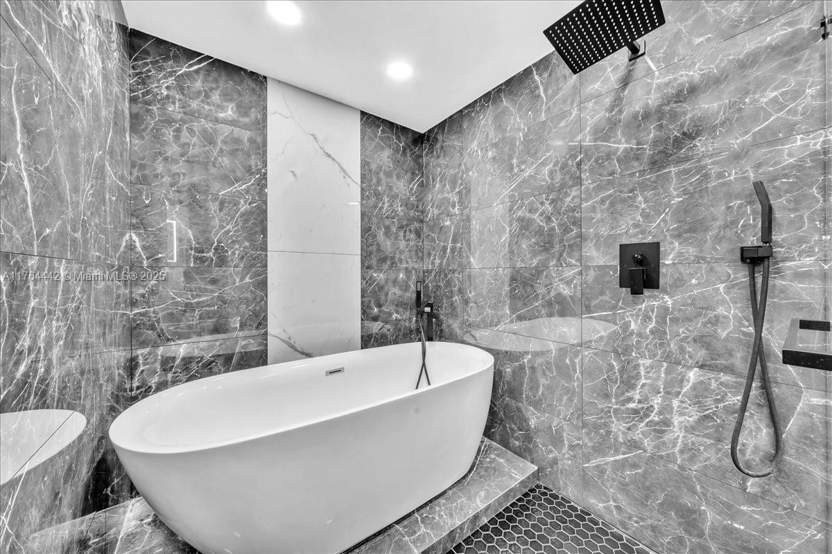 888 Biscayne Blvd #3504, Miami FL 33132