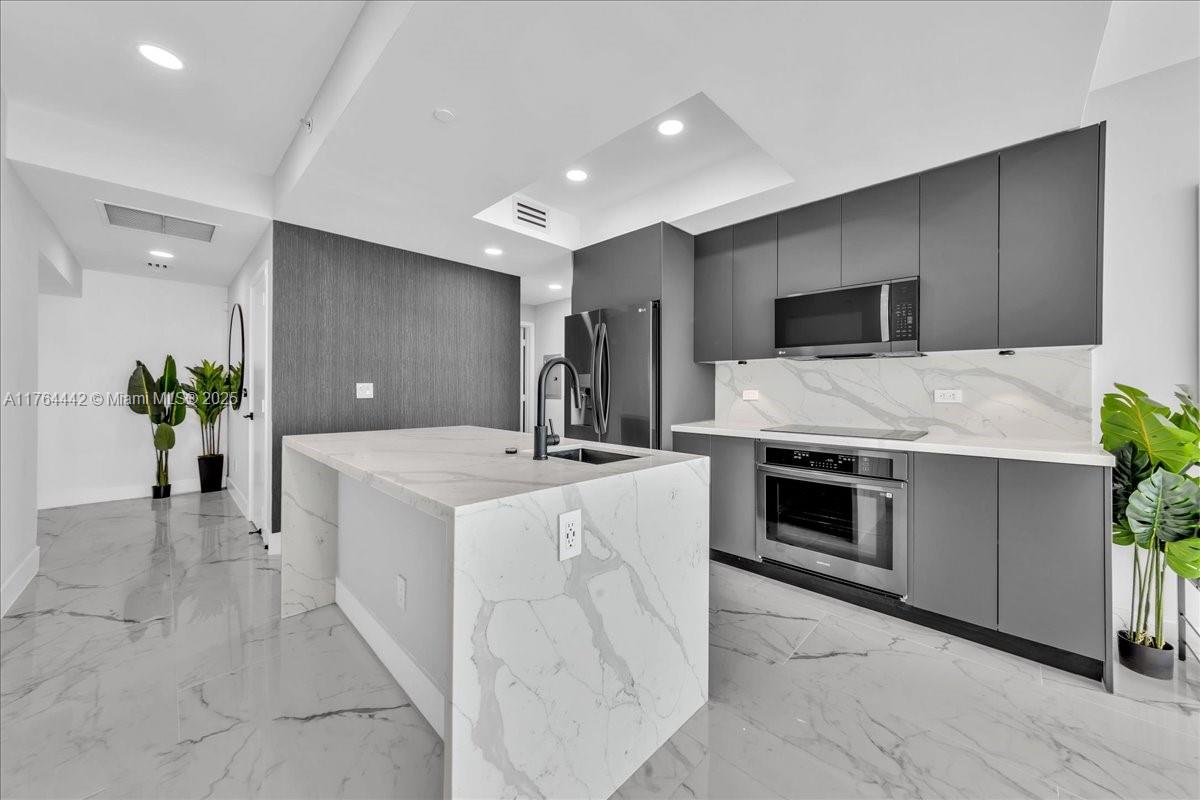 888 Biscayne Blvd #3504, Miami FL 33132