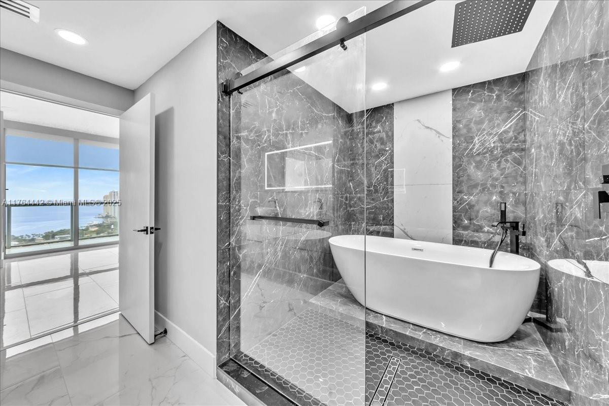 888 Biscayne Blvd #3504, Miami FL 33132