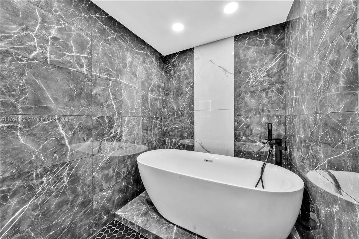 888 Biscayne Blvd #3504, Miami FL 33132
