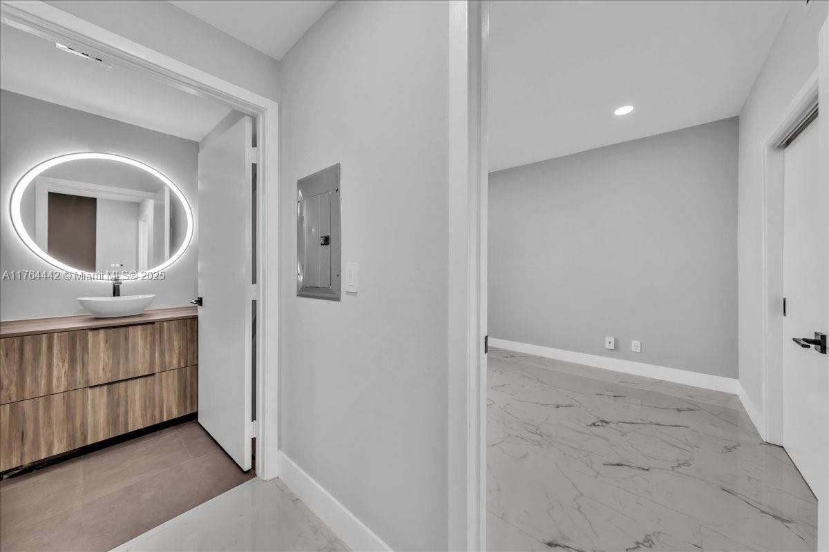 888 Biscayne Blvd #3504, Miami FL 33132