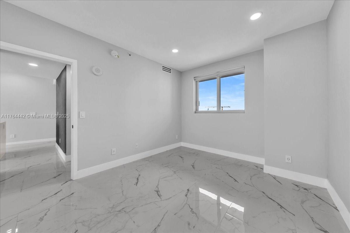 888 Biscayne Blvd #3504, Miami FL 33132