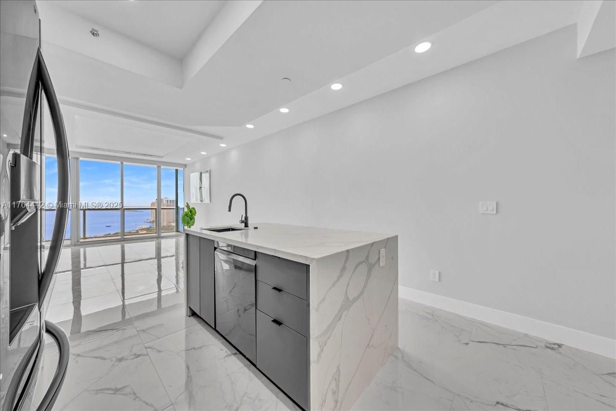 888 Biscayne Blvd #3504, Miami FL 33132