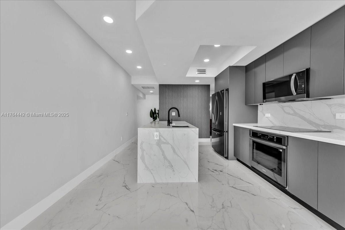 888 Biscayne Blvd #3504, Miami FL 33132
